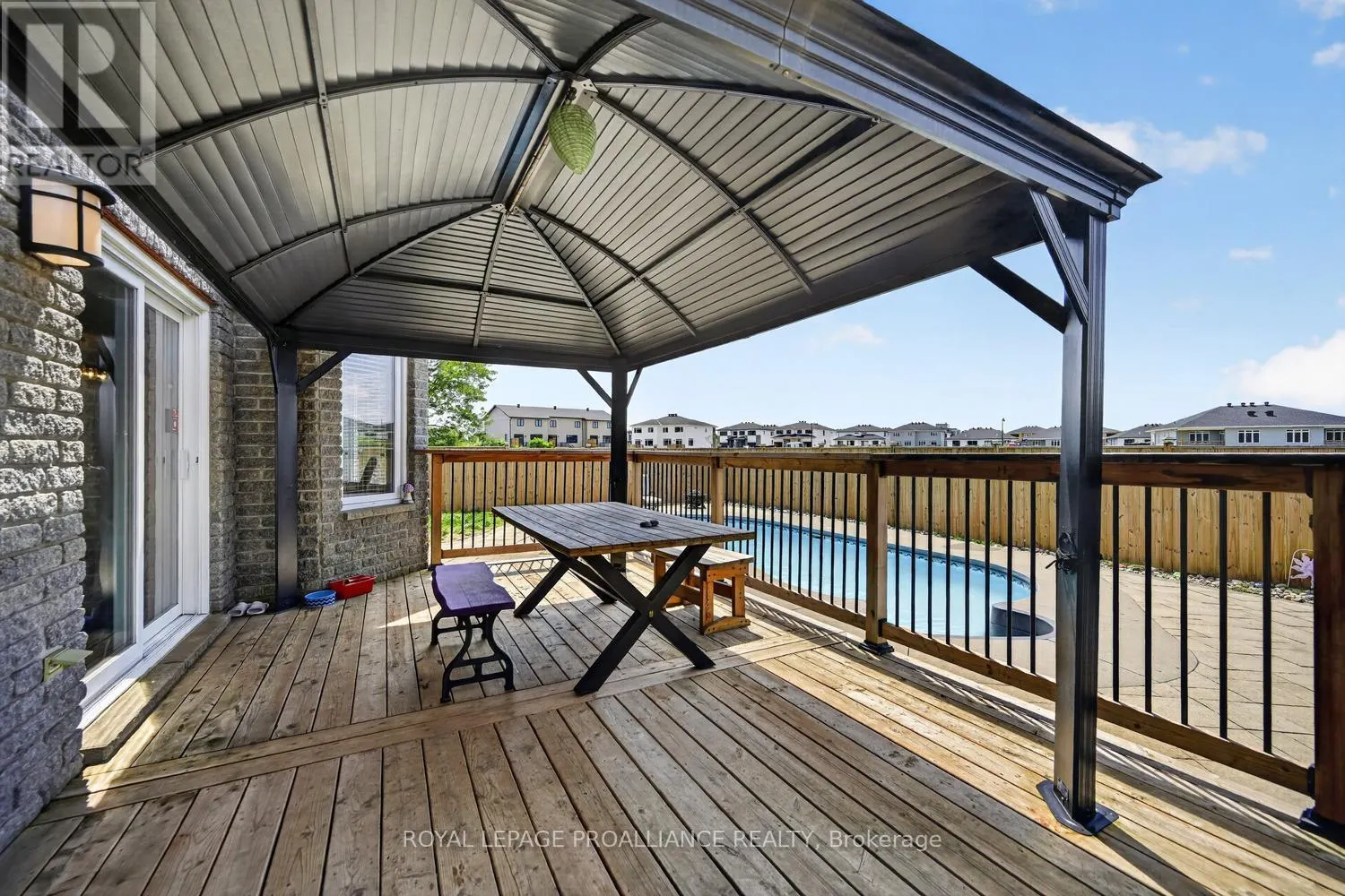 1014 CRESTWOOD DRIVE