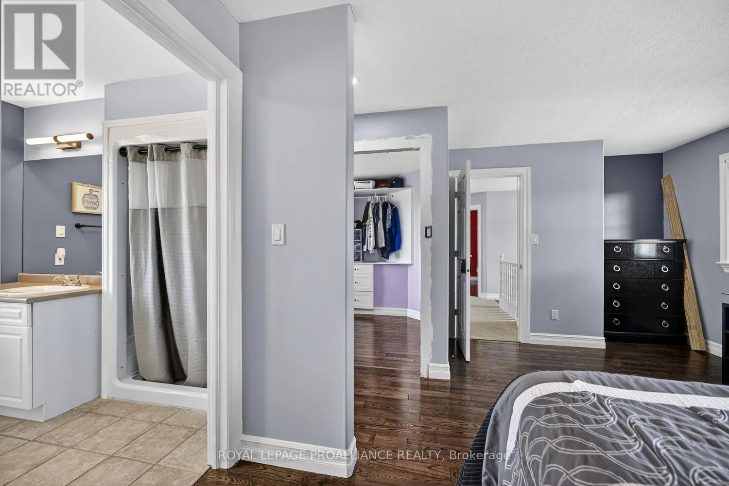1014 CRESTWOOD DRIVE
