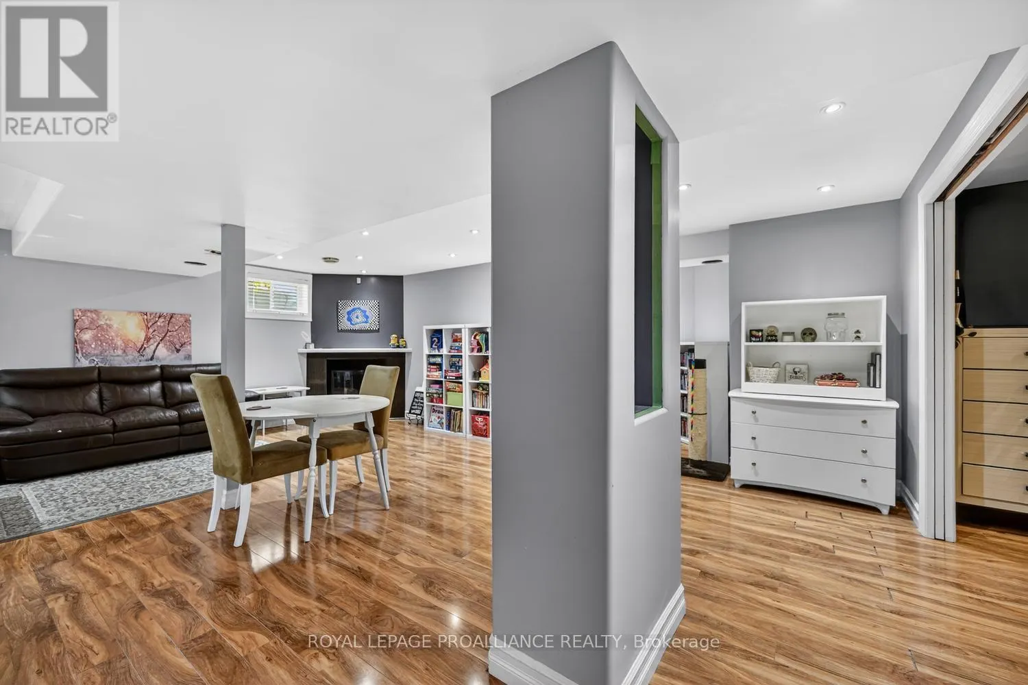 1014 CRESTWOOD DRIVE