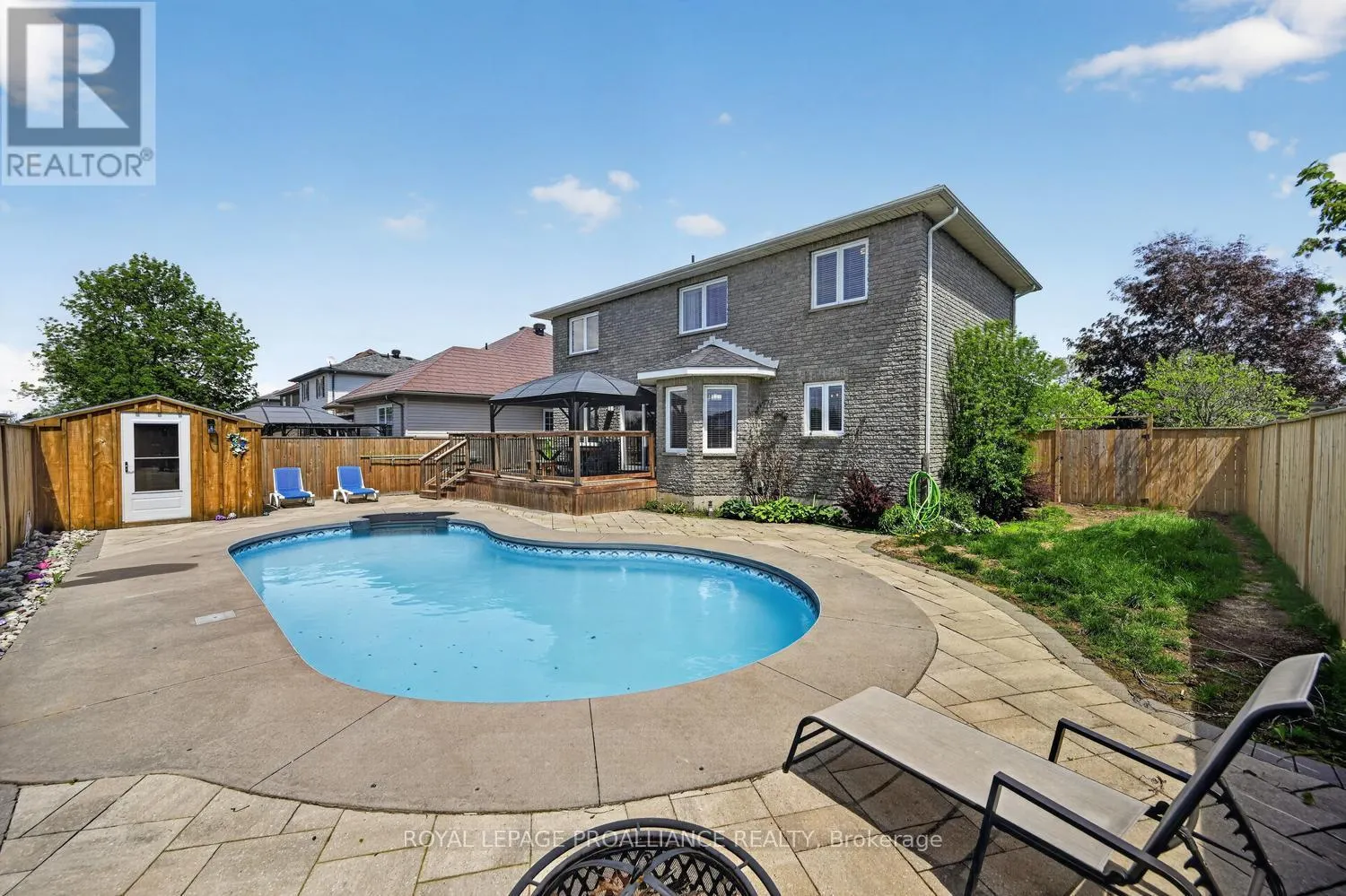 1014 CRESTWOOD DRIVE
