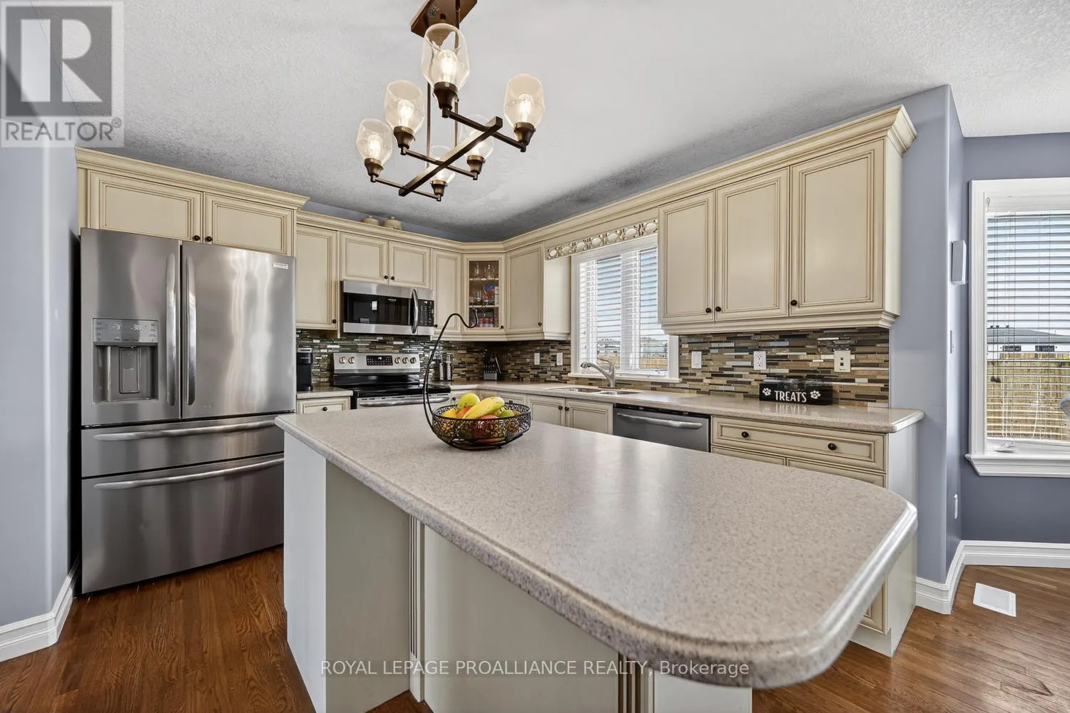 1014 CRESTWOOD DRIVE