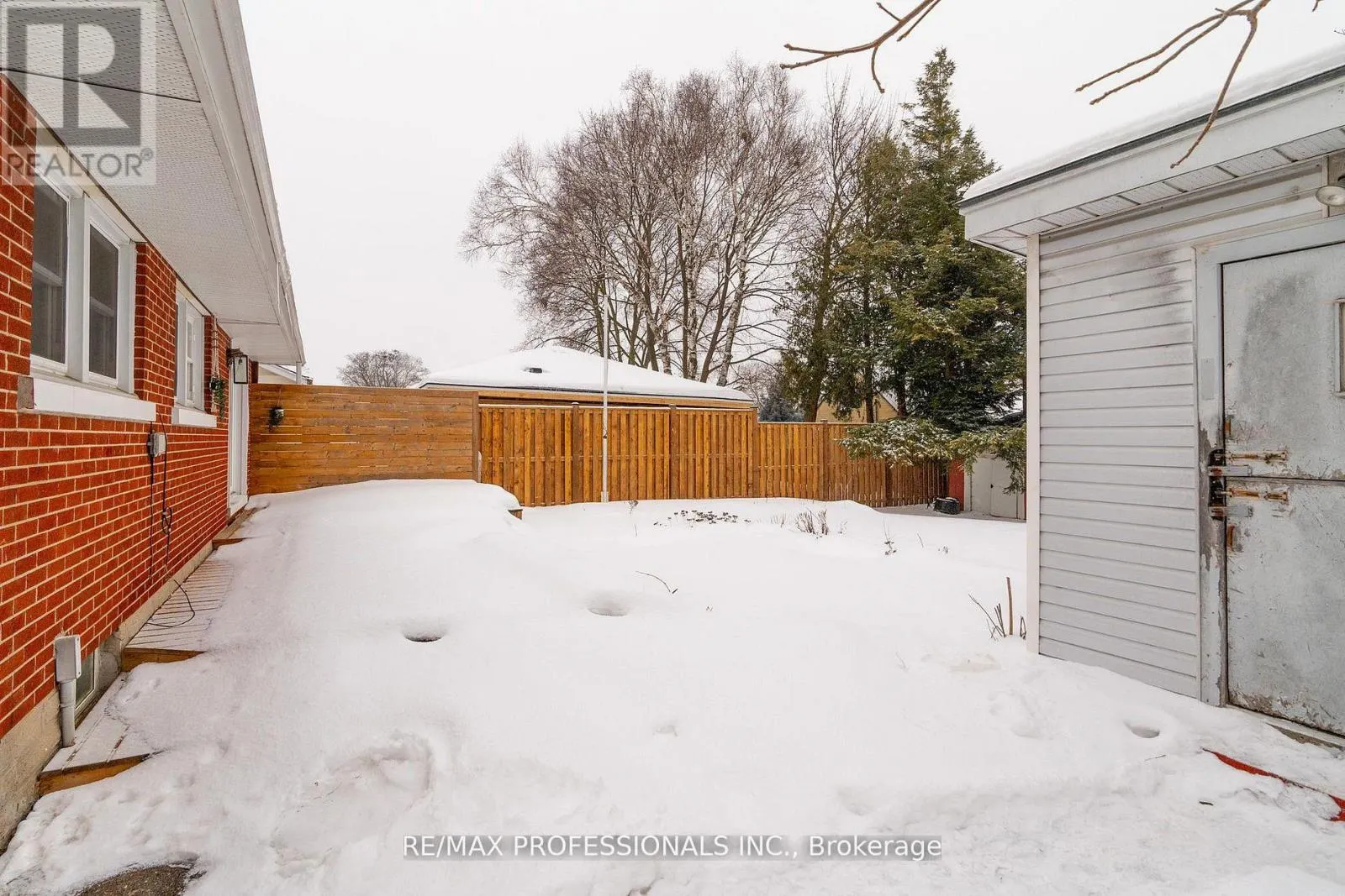 LOWER - 139 BYRON AVENUE