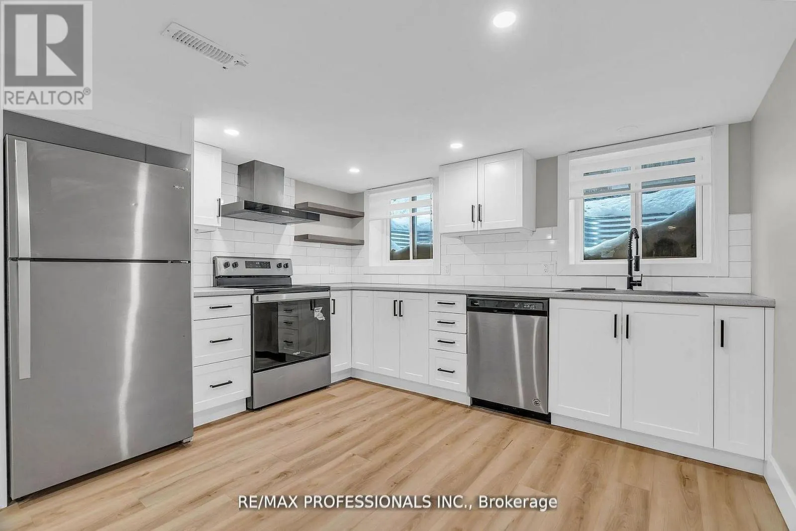 LOWER - 139 BYRON AVENUE