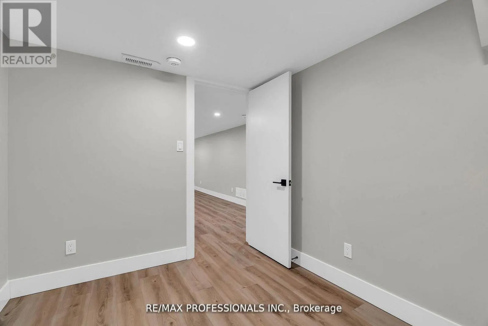 LOWER - 139 BYRON AVENUE