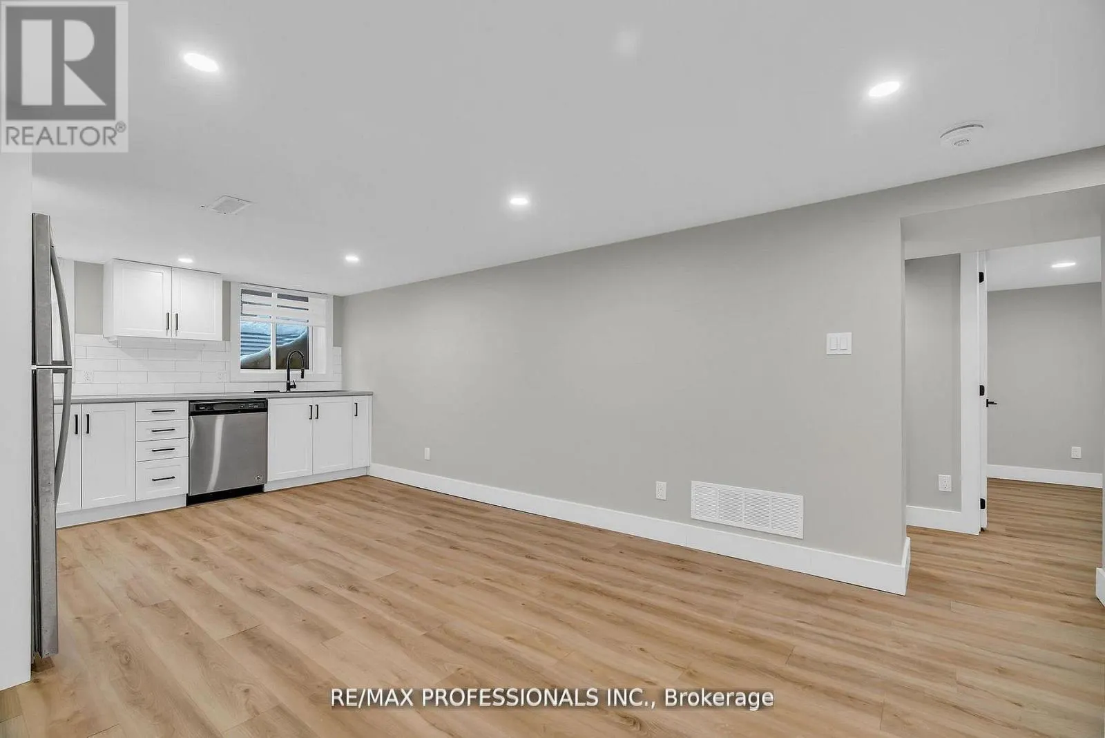 LOWER - 139 BYRON AVENUE