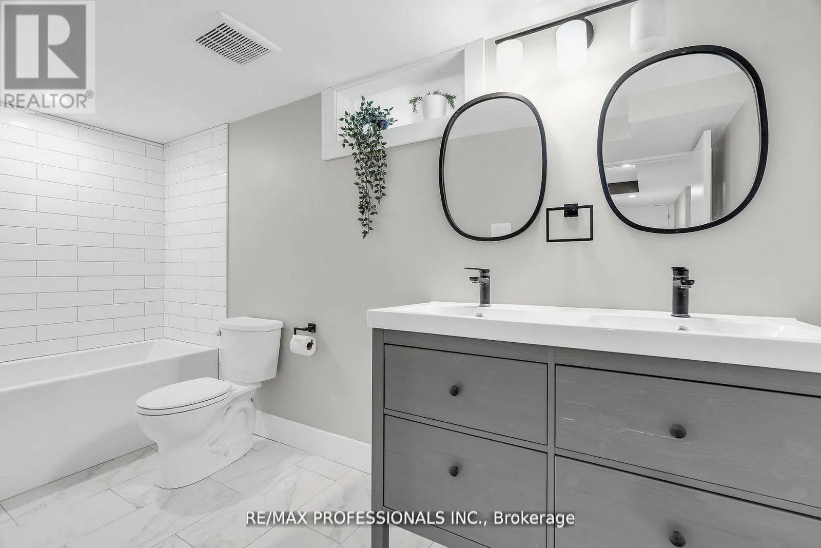 LOWER - 139 BYRON AVENUE