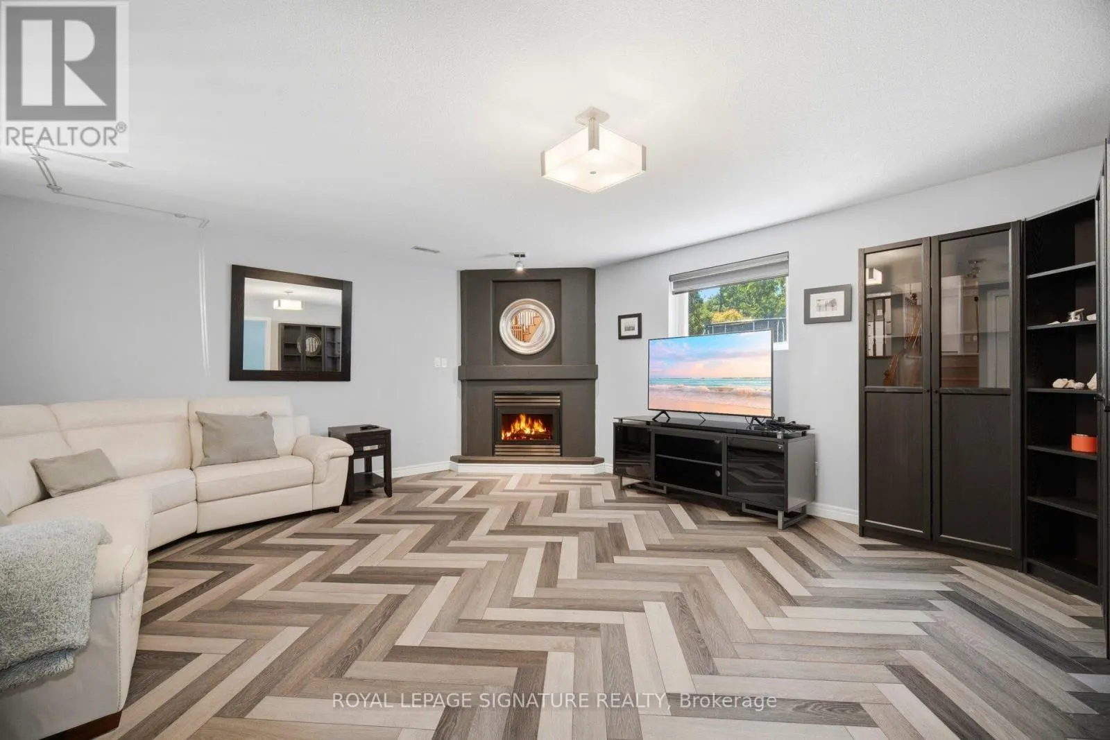 5122 MEADOWOOD LANE