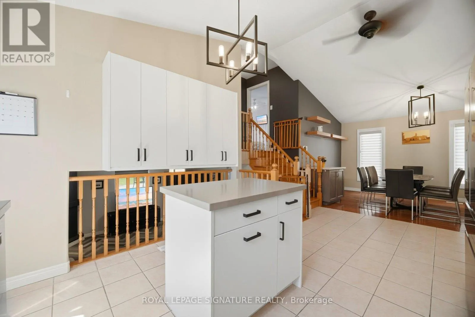 5122 MEADOWOOD LANE