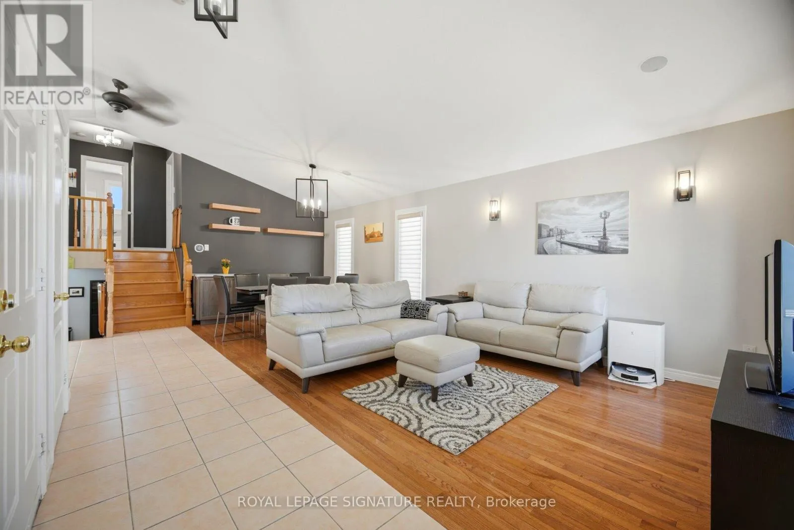 5122 MEADOWOOD LANE