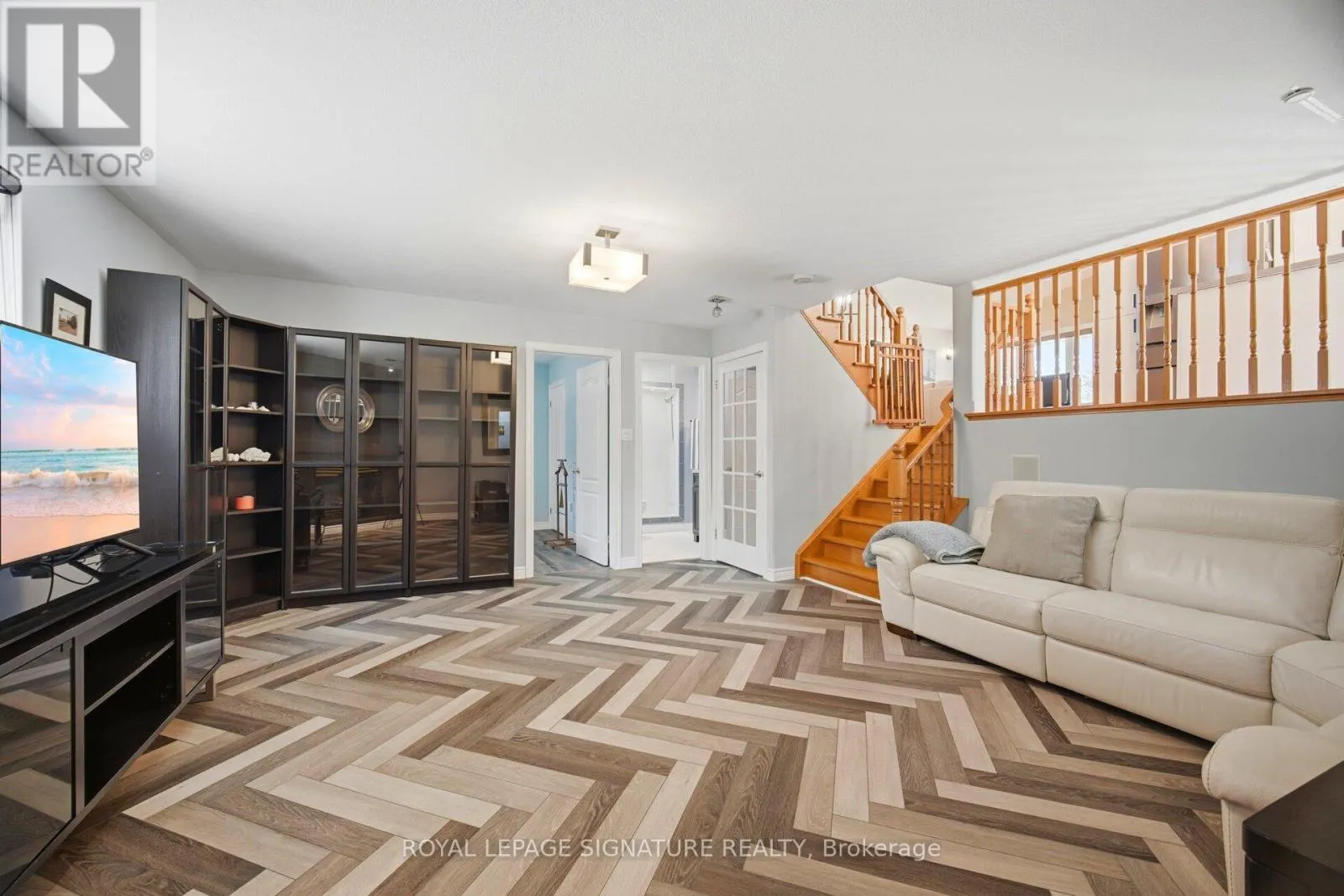 5122 MEADOWOOD LANE