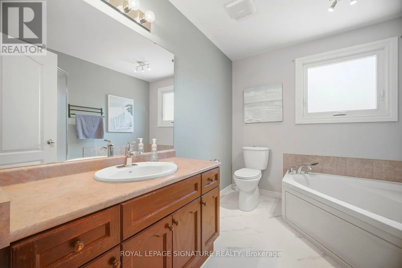 5122 MEADOWOOD LANE