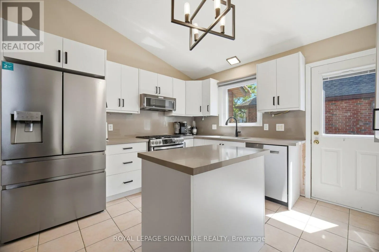 5122 MEADOWOOD LANE