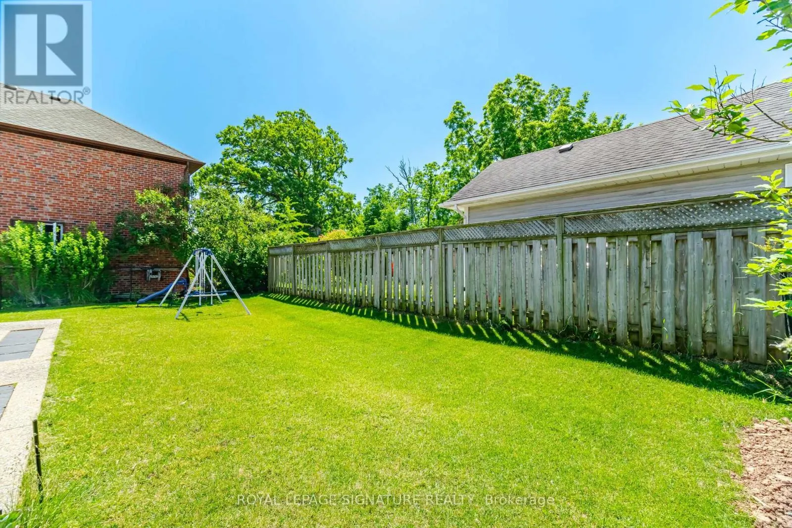 5122 MEADOWOOD LANE