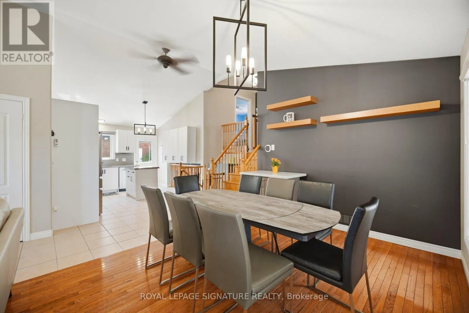 5122 MEADOWOOD LANE