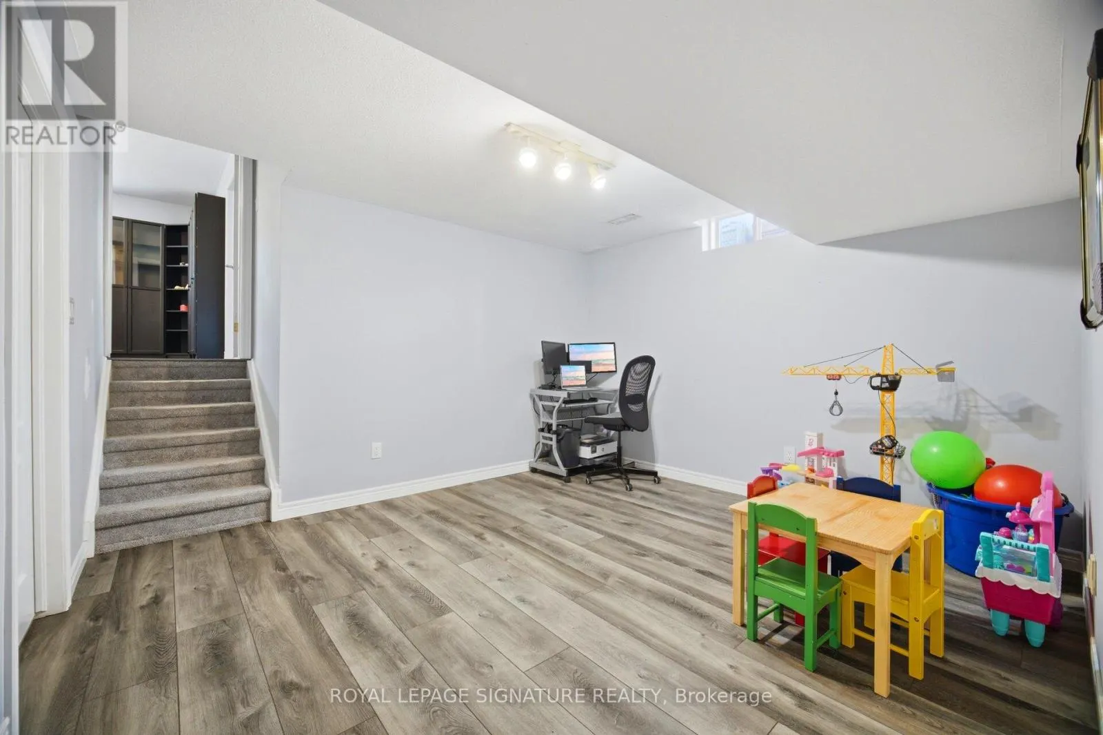 5122 MEADOWOOD LANE