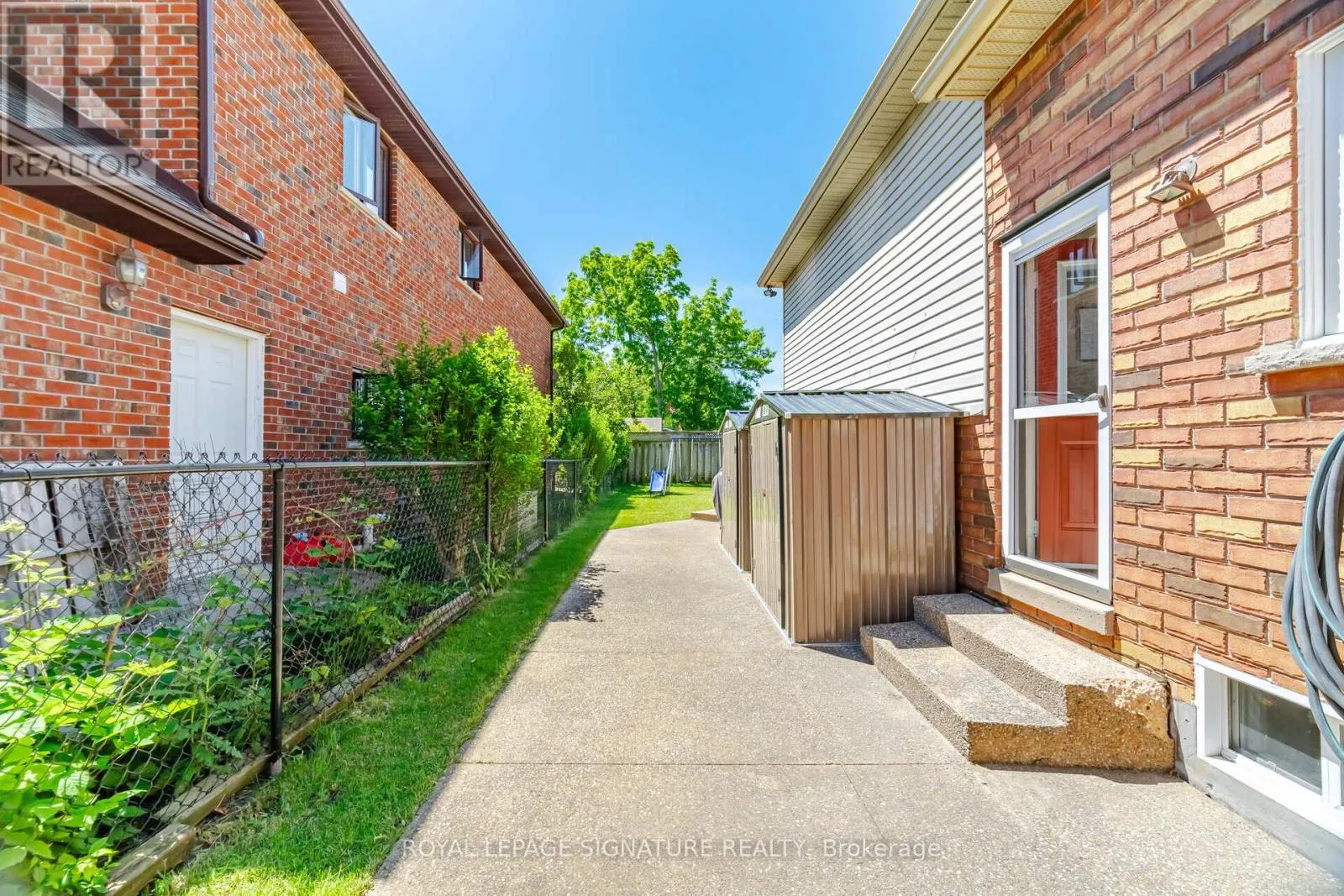5122 MEADOWOOD LANE