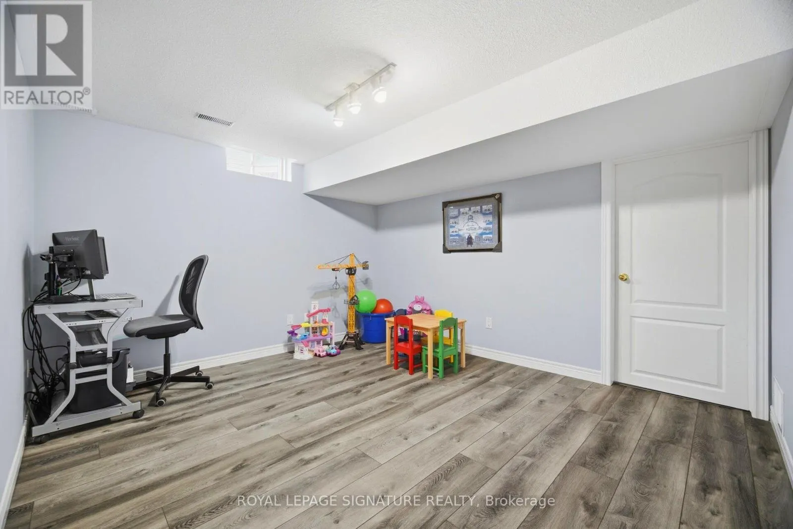 5122 MEADOWOOD LANE