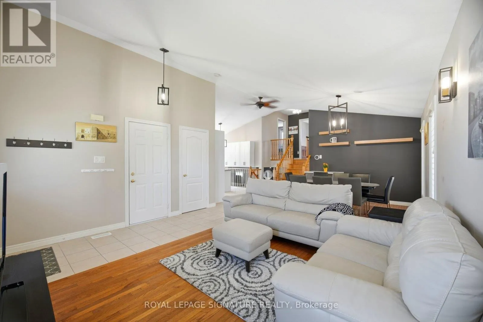 5122 MEADOWOOD LANE