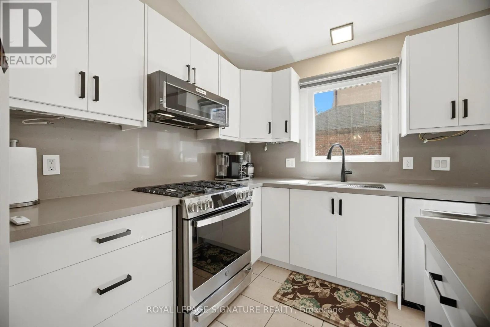 5122 MEADOWOOD LANE
