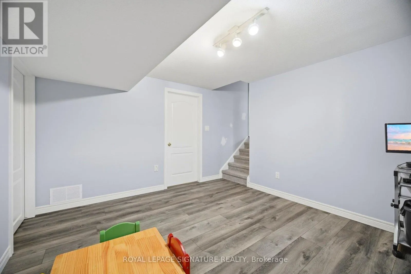 5122 MEADOWOOD LANE