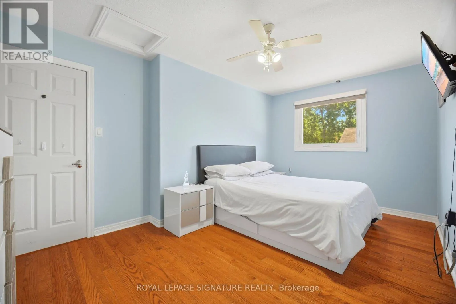 5122 MEADOWOOD LANE