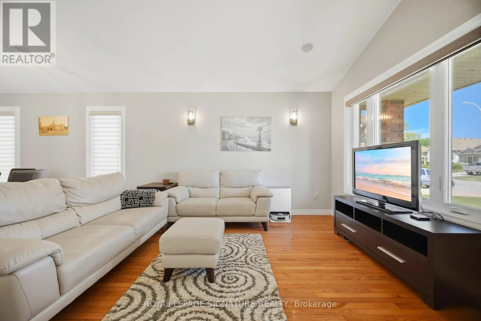 5122 MEADOWOOD LANE