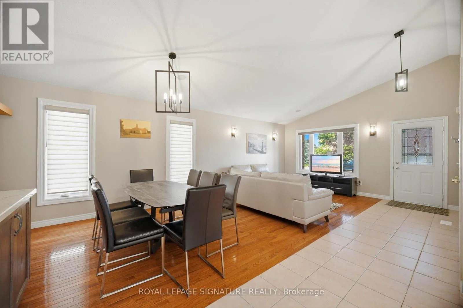 5122 MEADOWOOD LANE