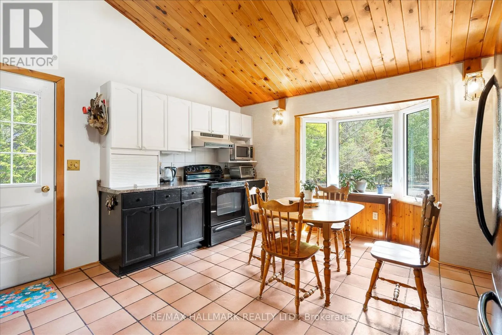25 LITTLE SILVER LAKE WAY