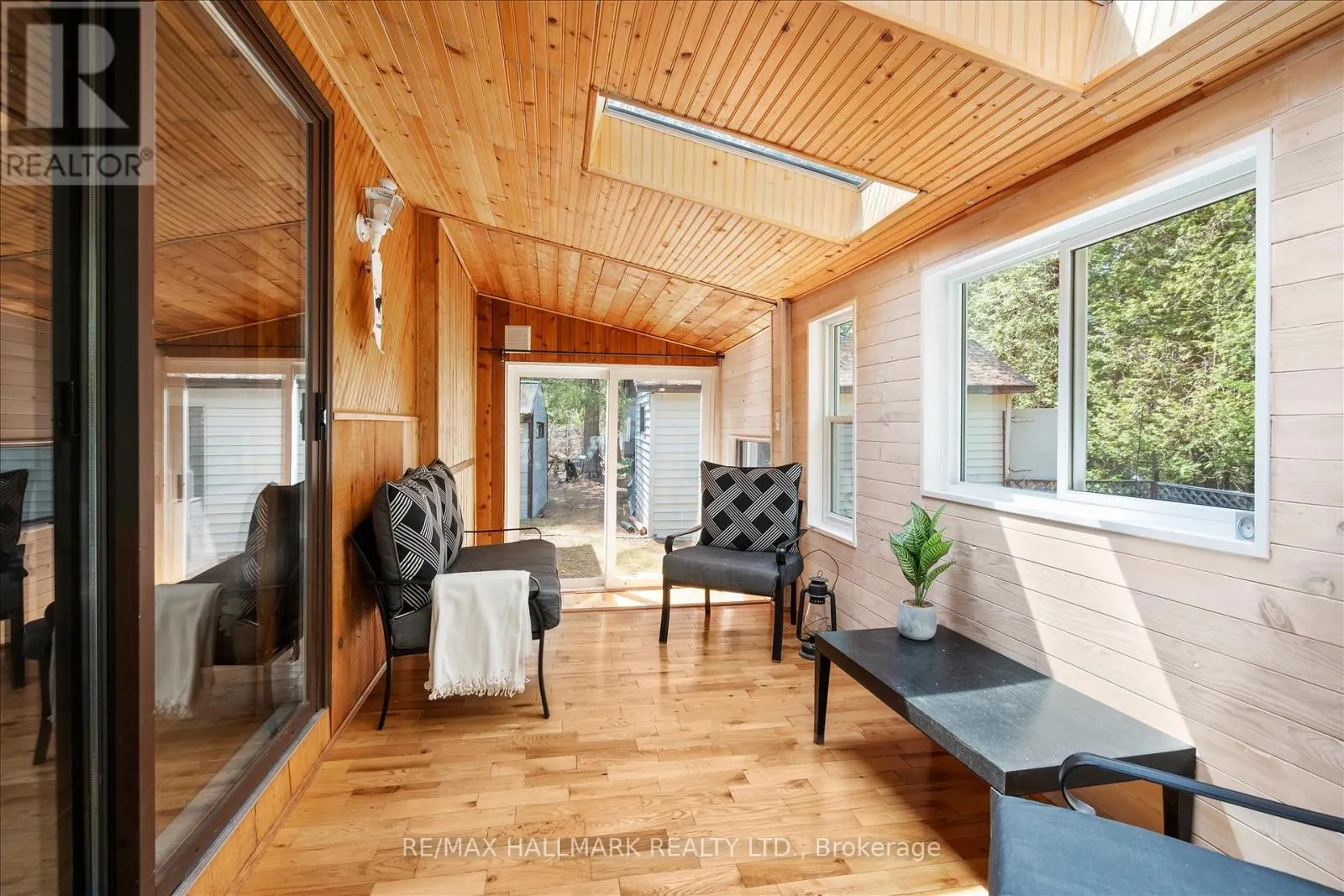 25 LITTLE SILVER LAKE WAY
