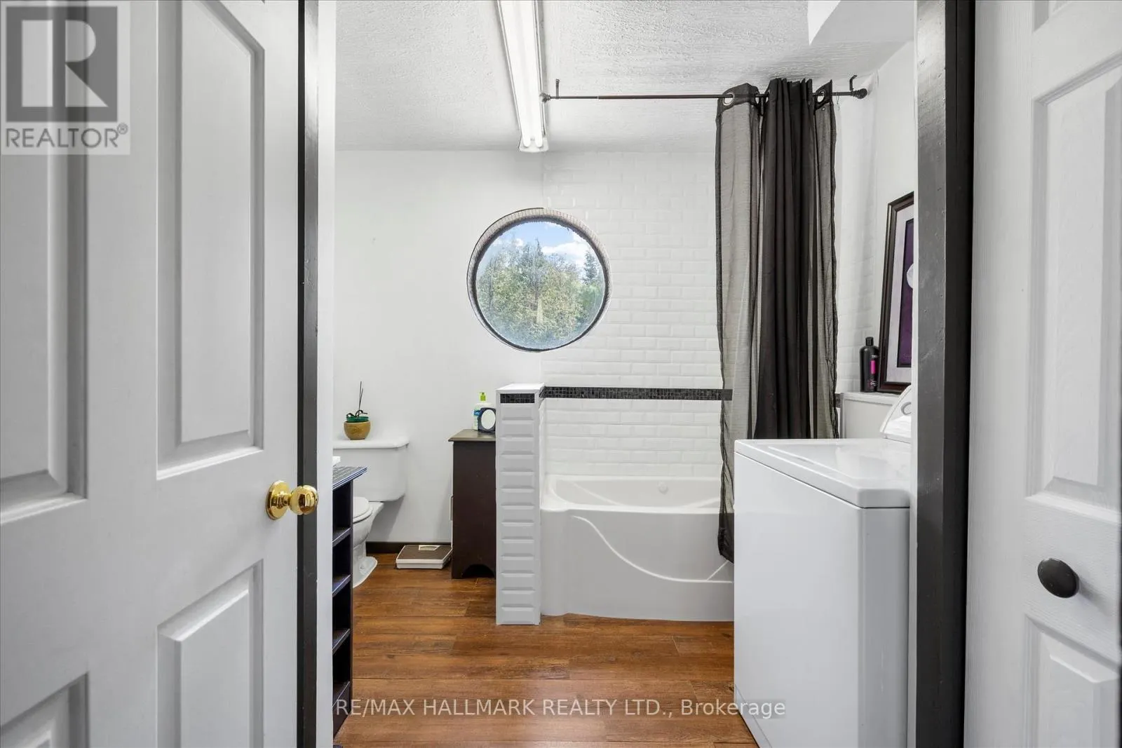25 LITTLE SILVER LAKE WAY