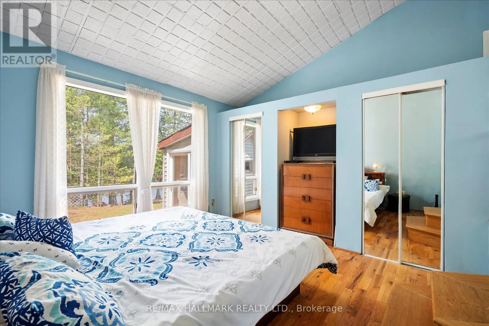 25 LITTLE SILVER LAKE WAY