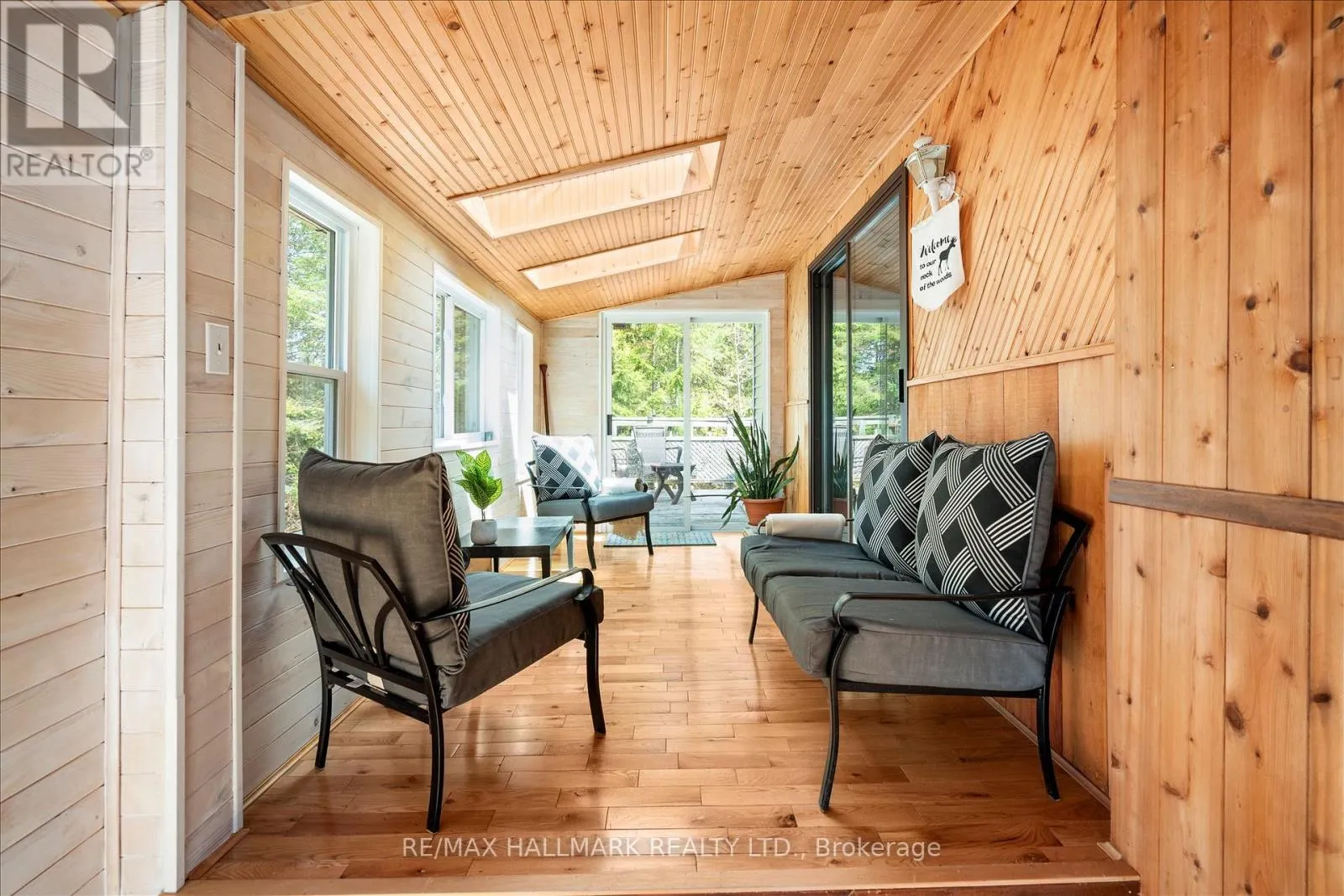 25 LITTLE SILVER LAKE WAY