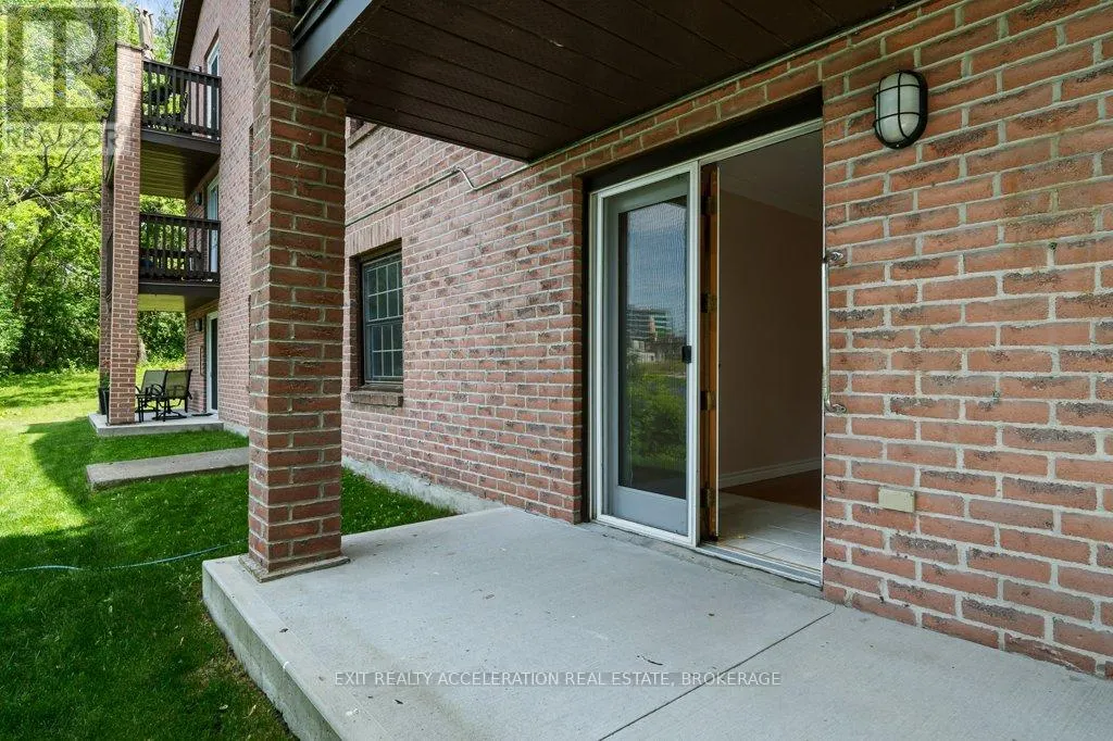 103 - 11 CENTRE STREET S #103