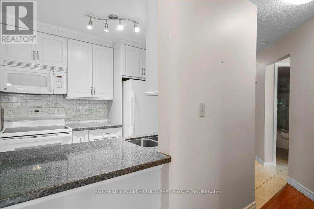 103 - 11 CENTRE STREET S #103