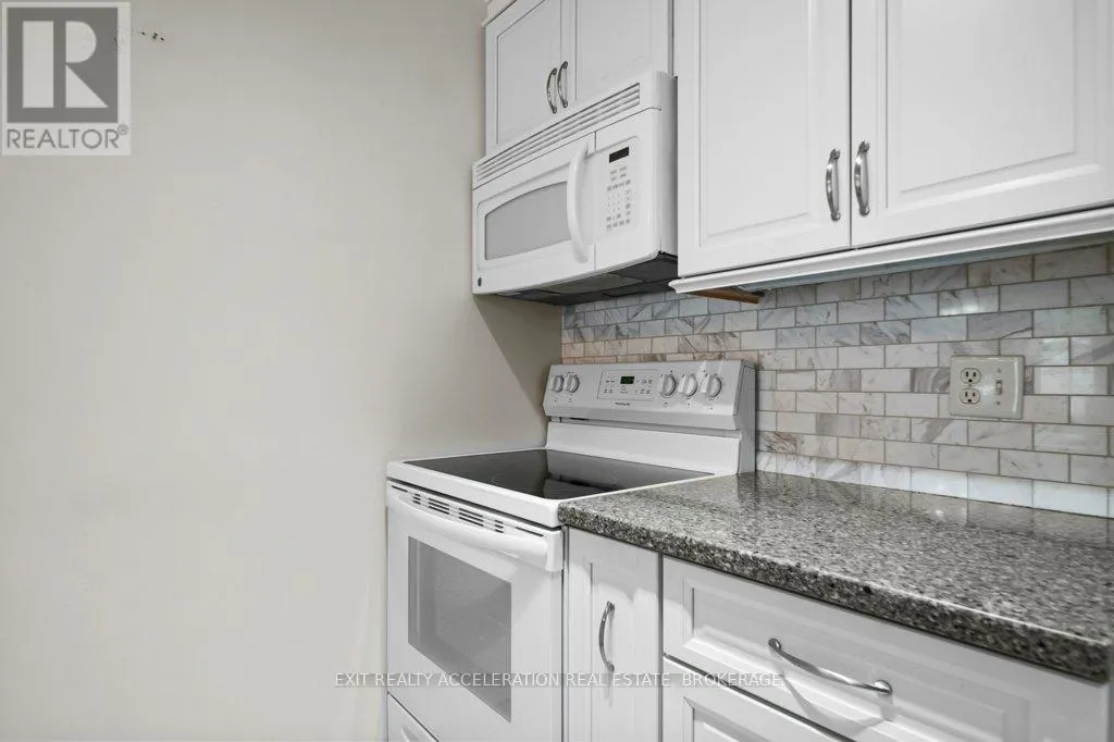 103 - 11 CENTRE STREET S #103