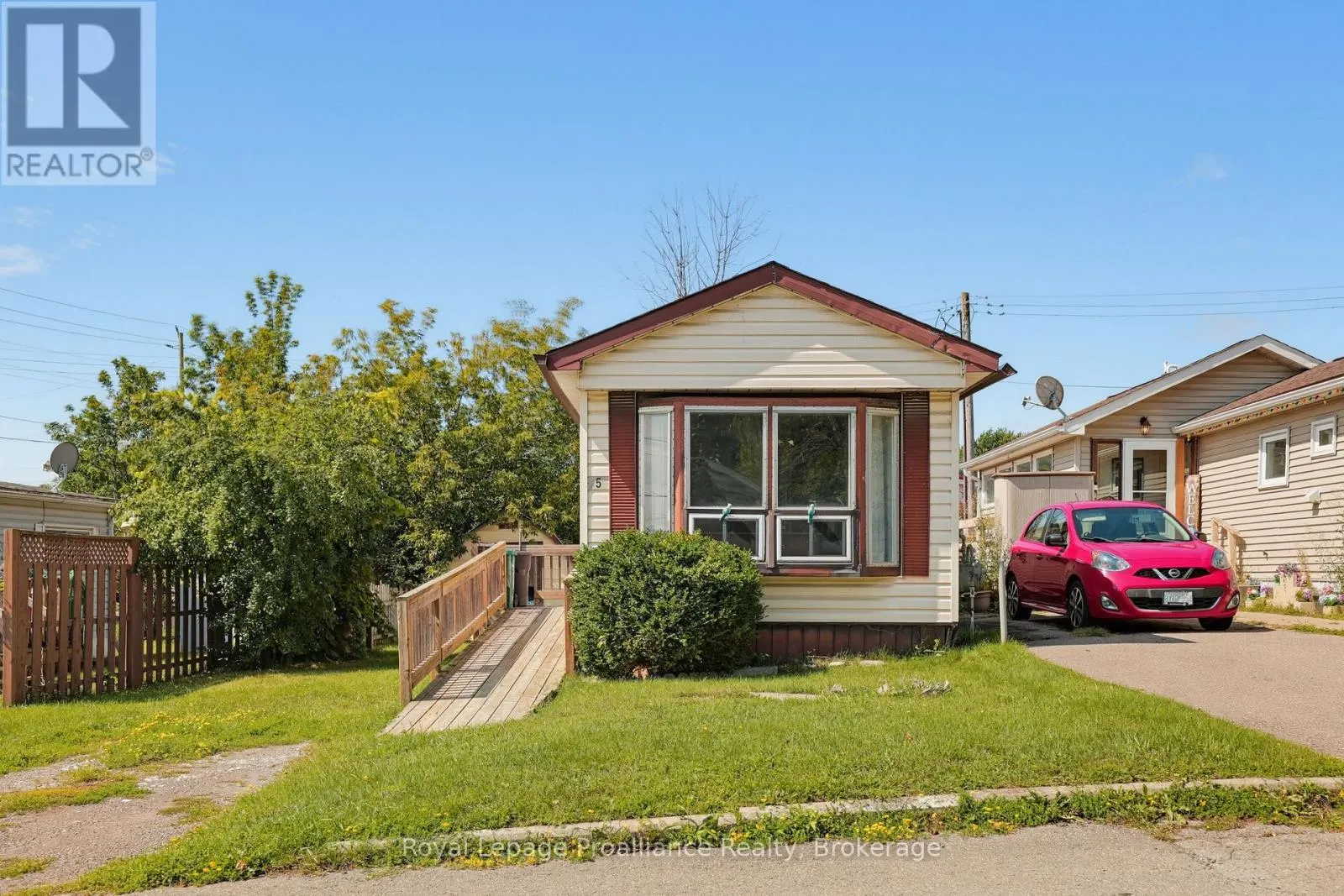 5 KENNETH BOULEVARD