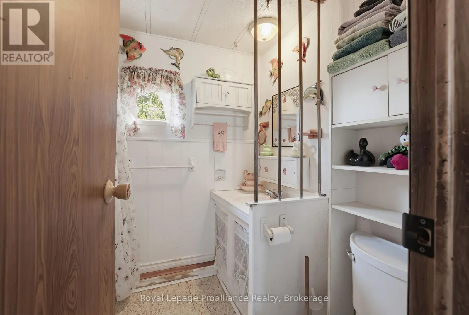 5 KENNETH BOULEVARD