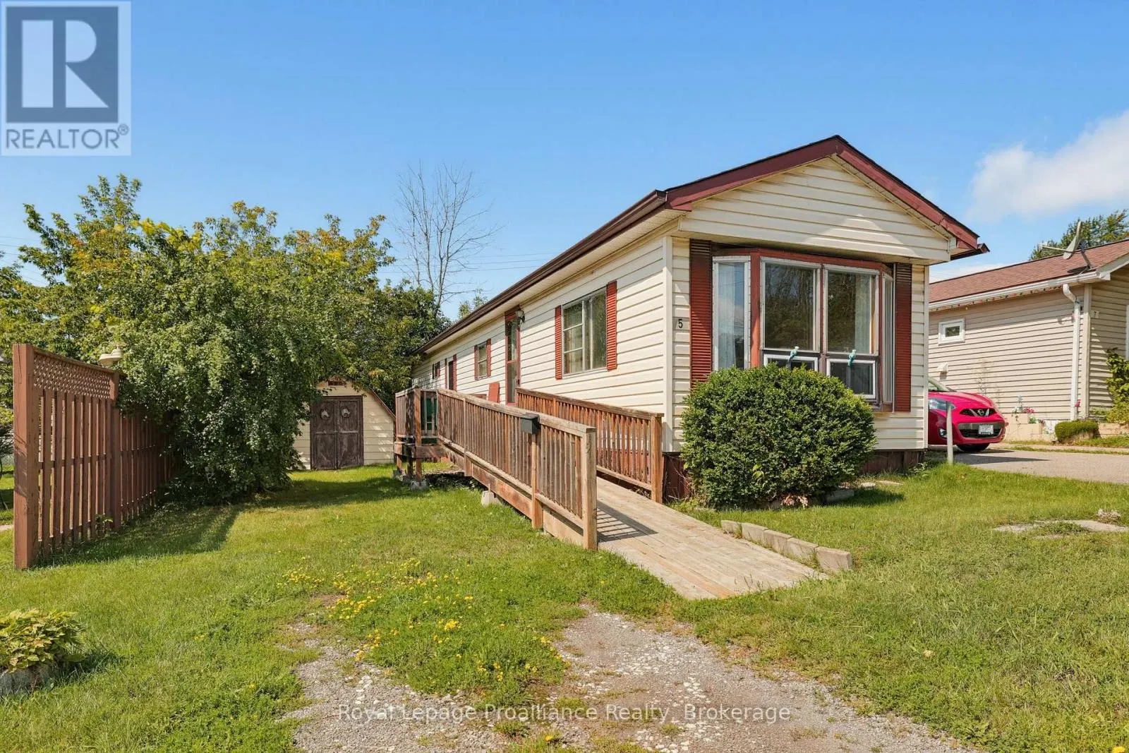 5 KENNETH BOULEVARD