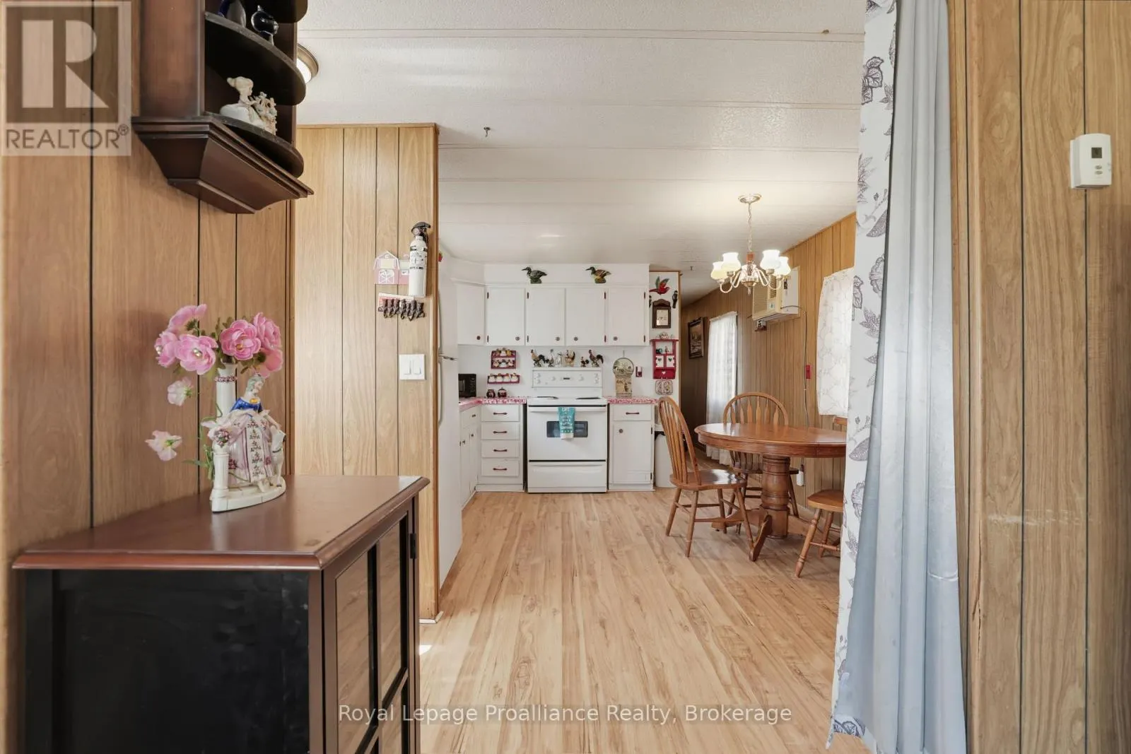 5 KENNETH BOULEVARD