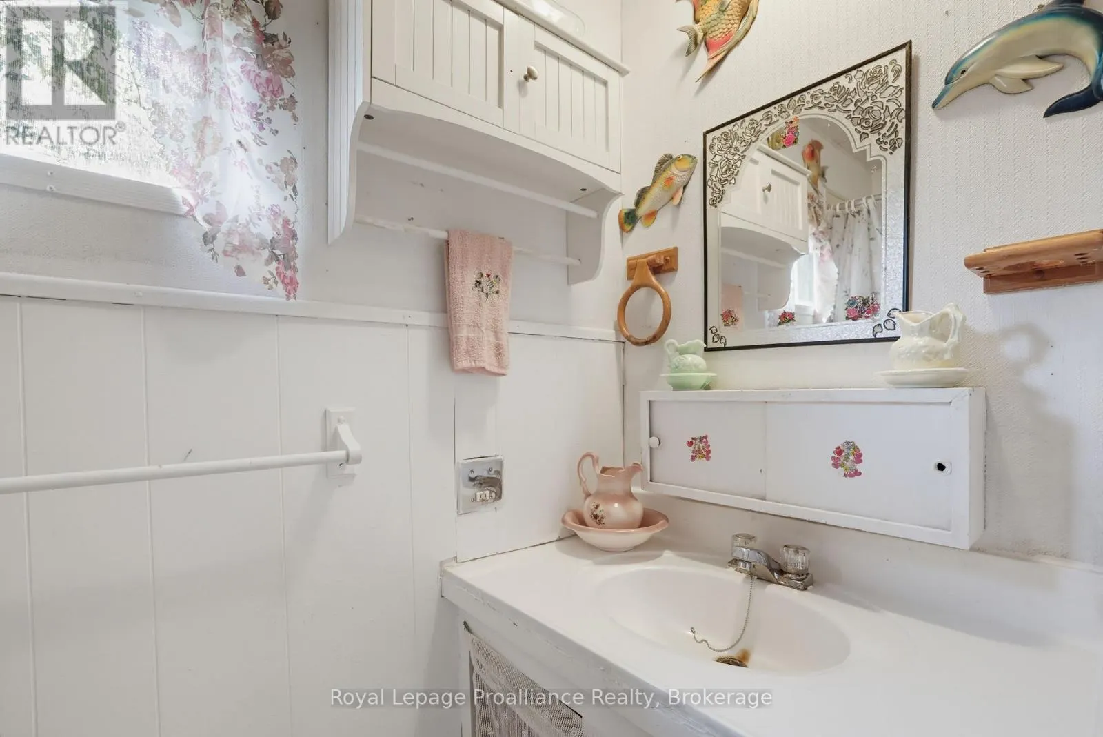 5 KENNETH BOULEVARD