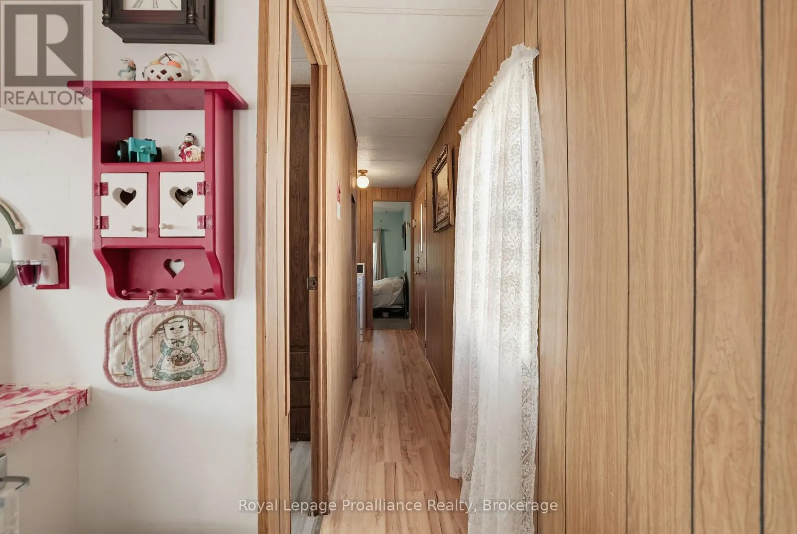 5 KENNETH BOULEVARD