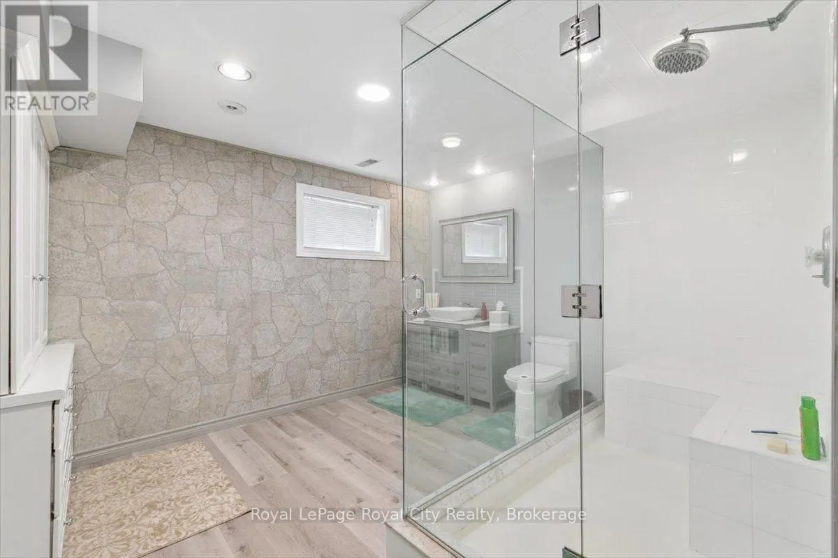 26 BRIDLE PATH
