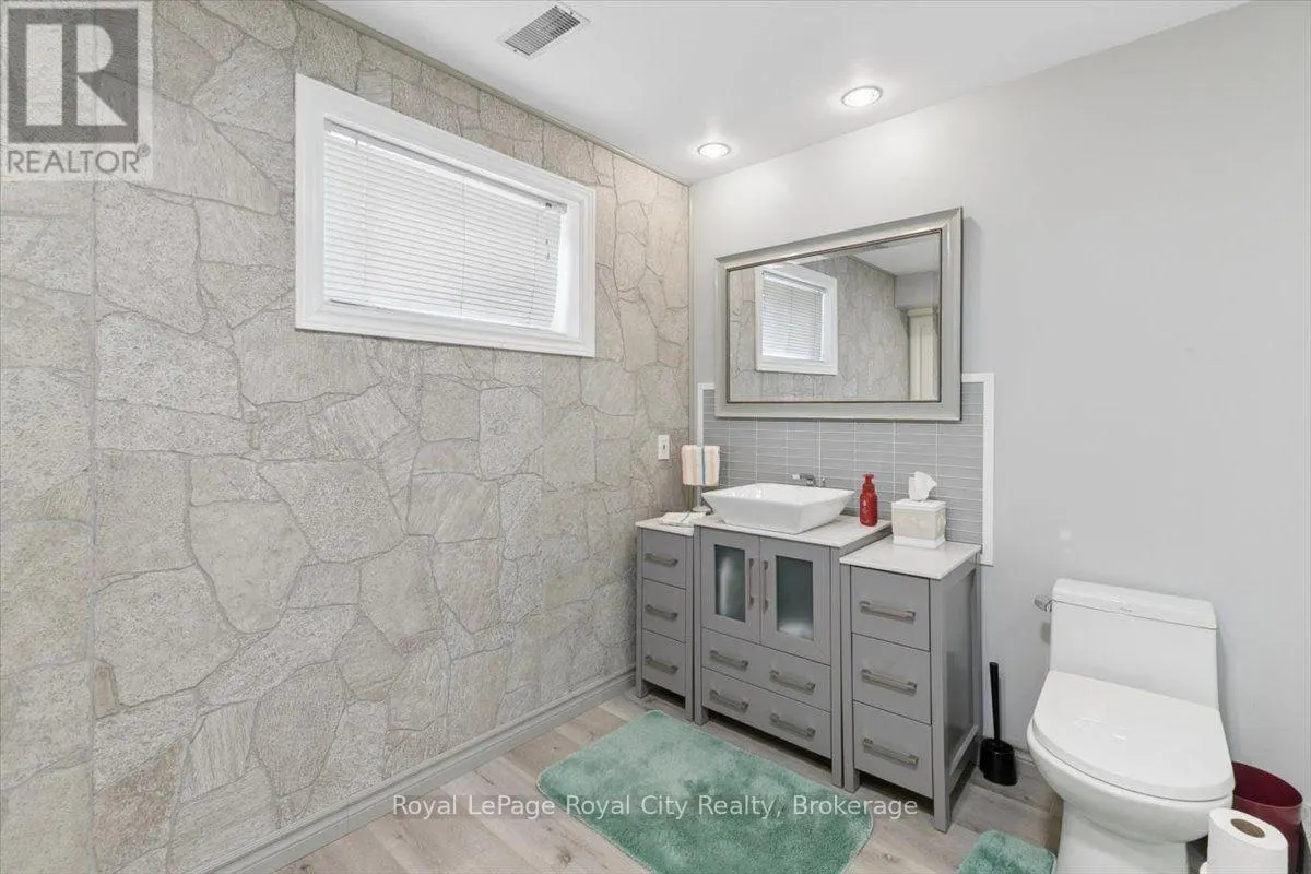 26 BRIDLE PATH