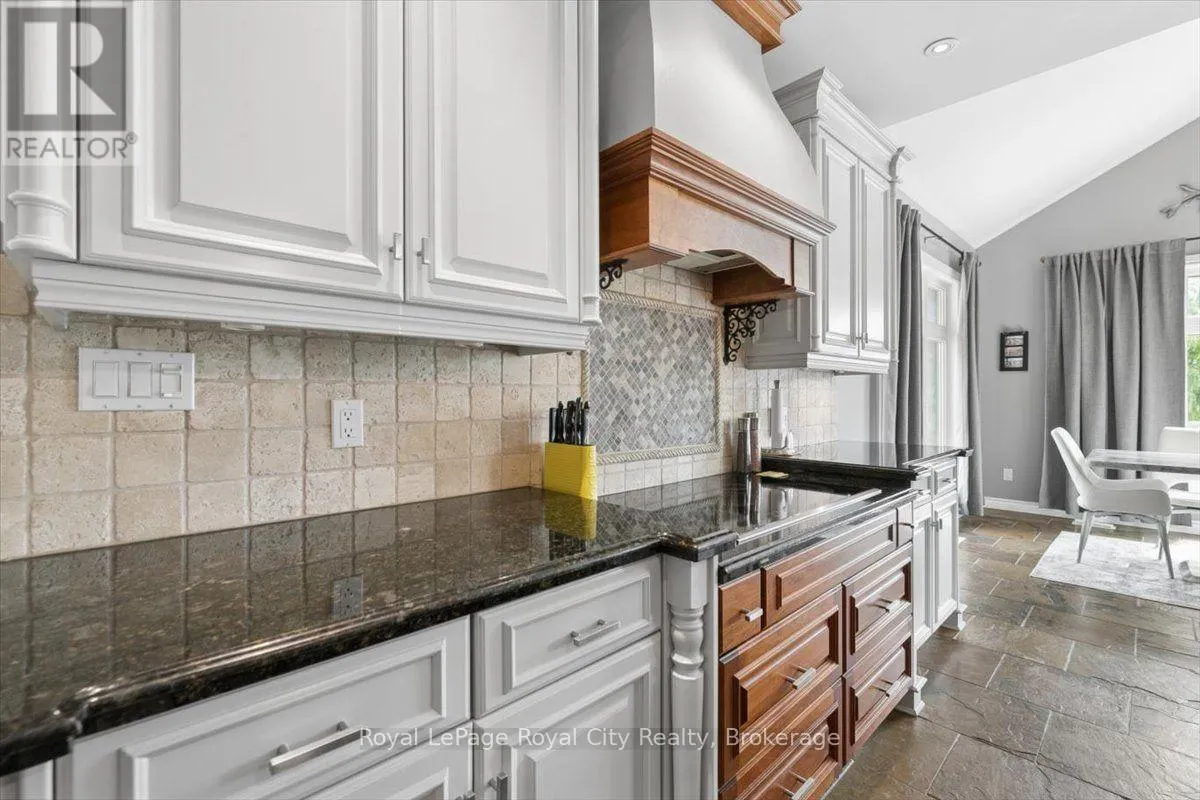 26 BRIDLE PATH
