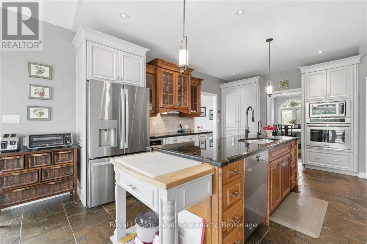 26 BRIDLE PATH