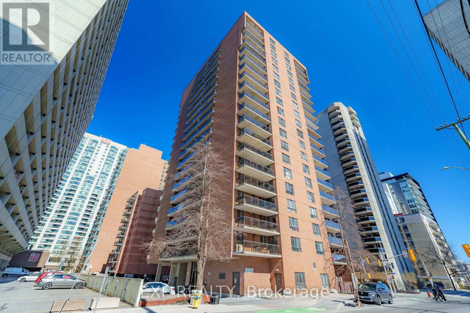 1002 - 475 LAURIER AVENUE W
