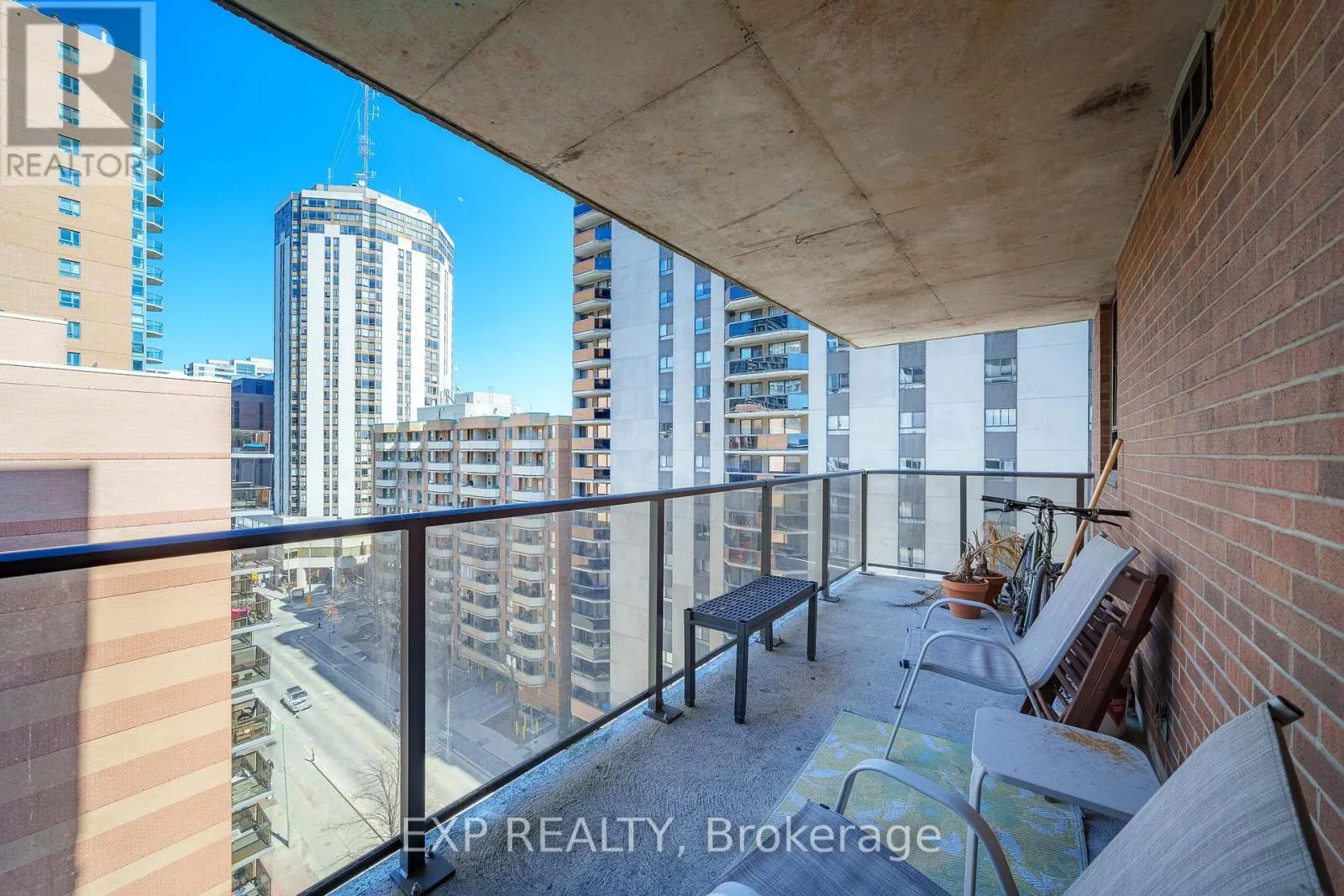 1002 - 475 LAURIER AVENUE W