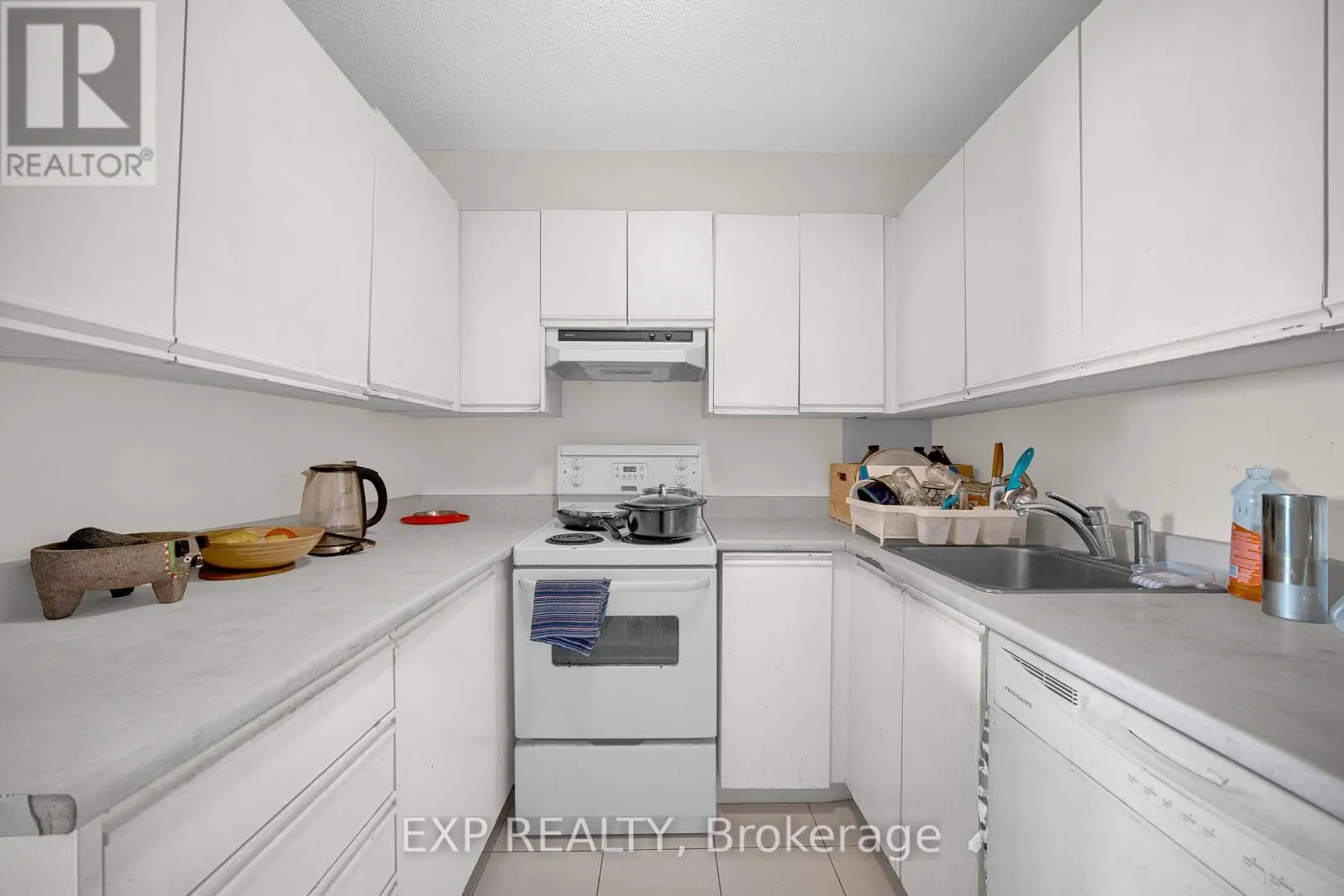 1002 - 475 LAURIER AVENUE W