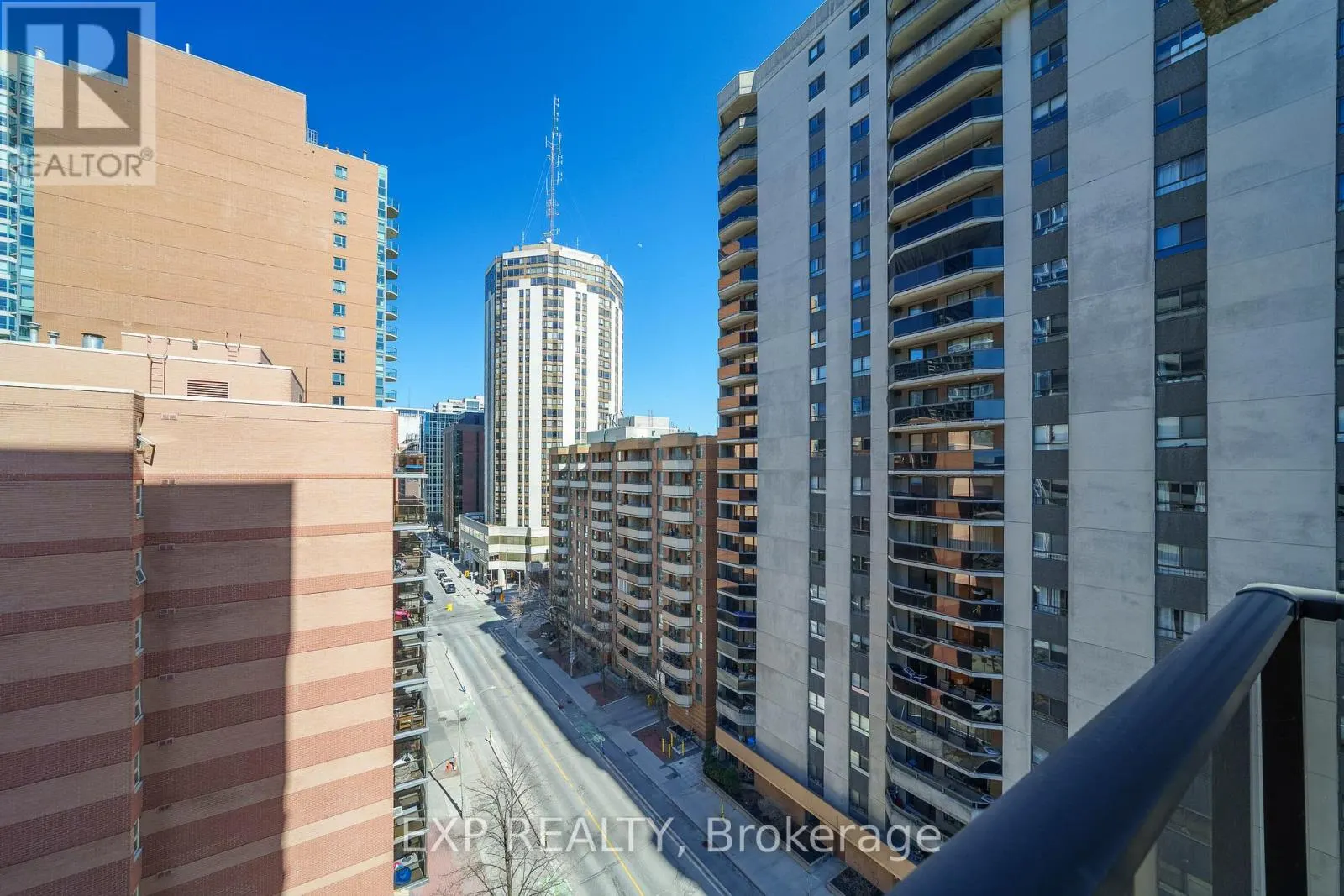1002 - 475 LAURIER AVENUE W