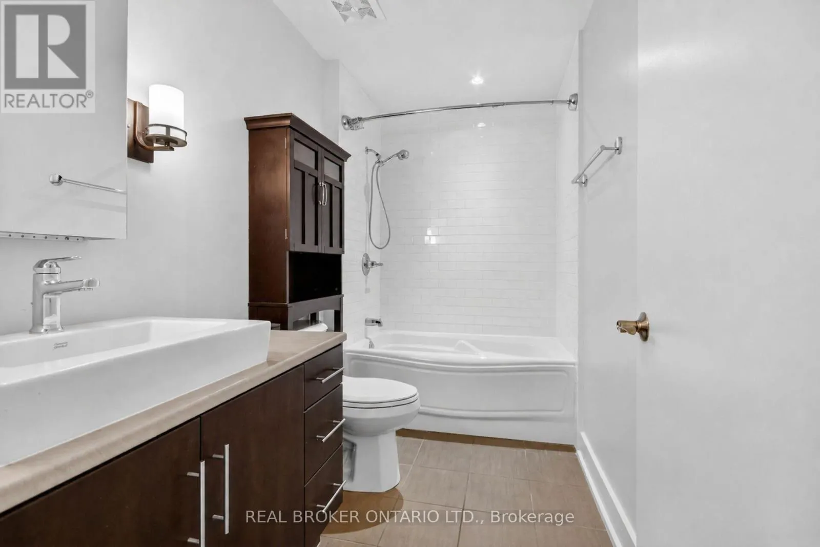207 - 345 ST DENIS STREET